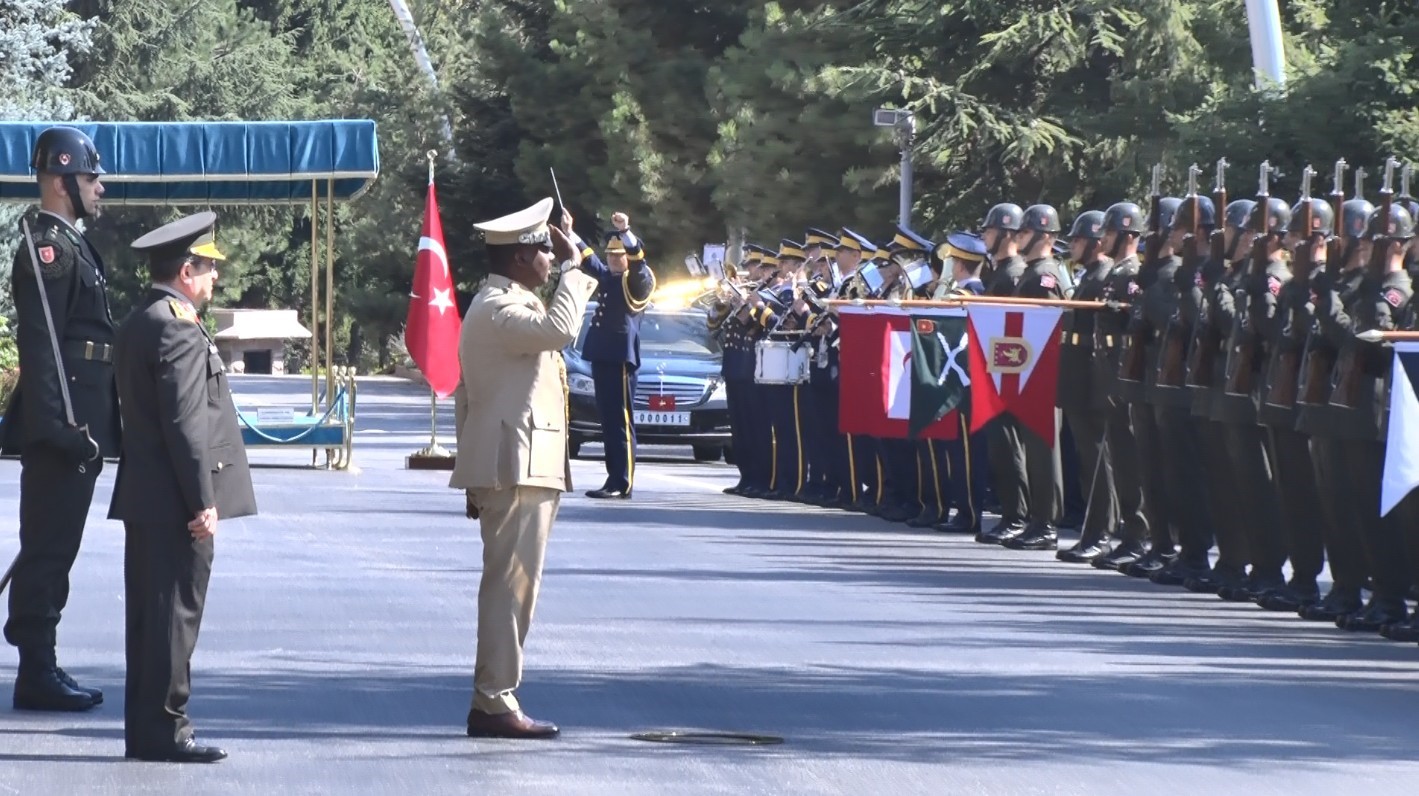 genelkurmay-baskani-bayraktaroglu-somali-federal-cumhuriyeti-genelkurmay-baskani-mohamud-ile-gorustu