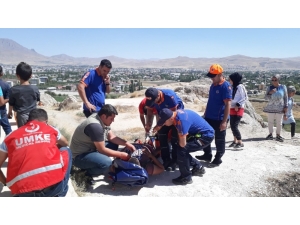 Van Kalesi’nde Mahsur Kalan Vatandaş Kurtarıldı