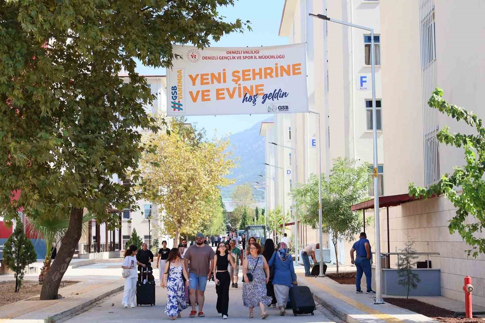 denizli-deki-yurtlarda-kayit-heyecani-yasaniyor