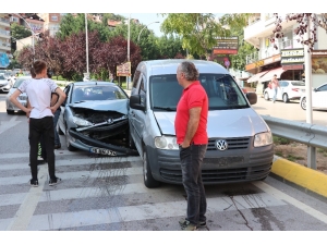 Üniversiteye Kayda Gelen Aile Freni Patlayan Otomobilde Ölümden Döndü