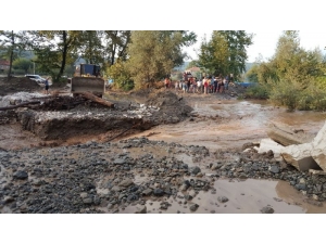 Kaynaşlı’da Dereler Taştı