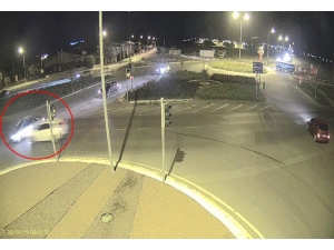 Sivas’ta 11 Kişinin Yaralandığı Kaza Anı Güvenlik Kamerasında