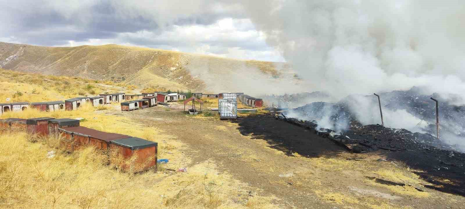 sarkisla-da-eski-copluk-alaninda-cikan-yangin-ekipleri-harekete-gecirdi