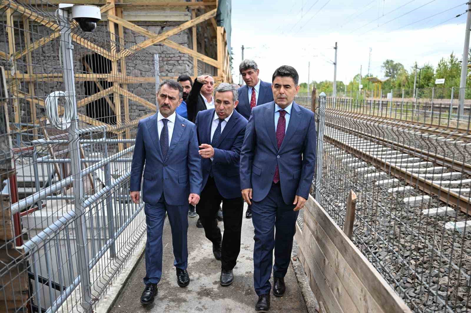 bakan-yardimcisi-boyraz-tarihi-garda-restorasyon-calismarini-inceledi