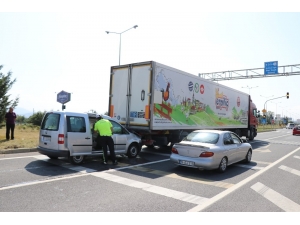 Bolu’da Hafif Ticari Araç Tıra Çarptı:1 Yaralı