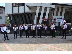 Taraftarlar Bando Eşliğinde Maça Davet Edildi