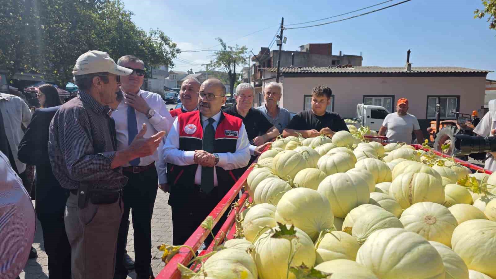 balikesir-de-ata-tohumuyla-yetistirilen-beyaz-kavunun-hasadi-basladi