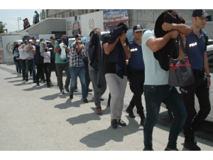 Devlet Büyüklerinin İsmiyle Dolandırıcılık Yapan 25 Kişi Adliyeye Sevk Edildi