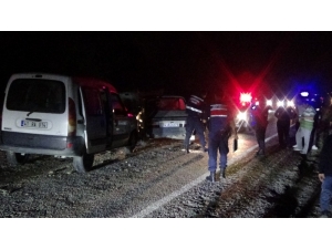 Bartın’da 3 Otomobil Birbirine Girdi: 1’i Ağır 4 Yaralı