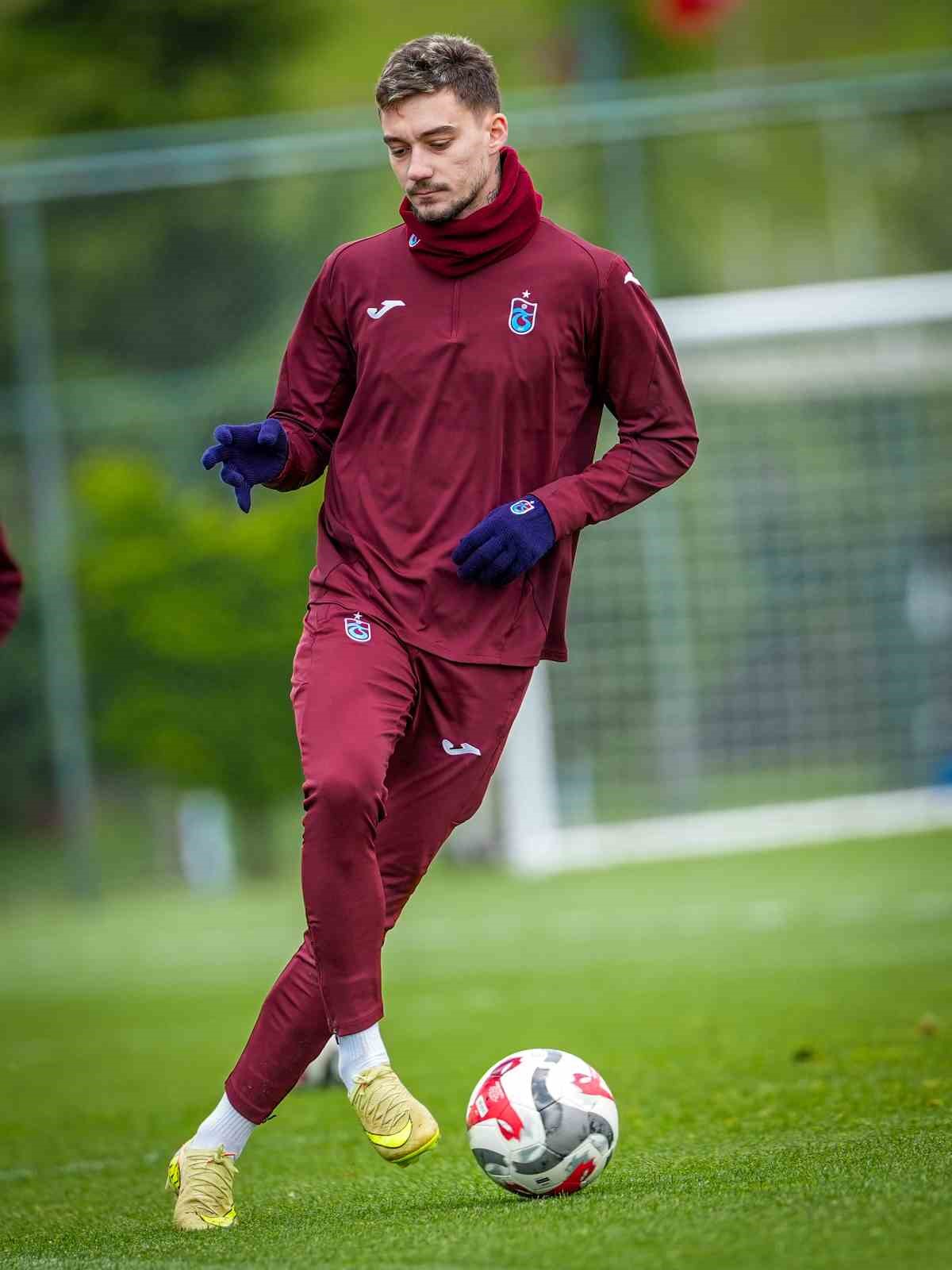 trabzonspor-ernest-muci-ile-3-1-yillik-sozlesme-imzaladi