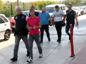 Polise Havai Fişekle Saldıranlara Ev Hapsi