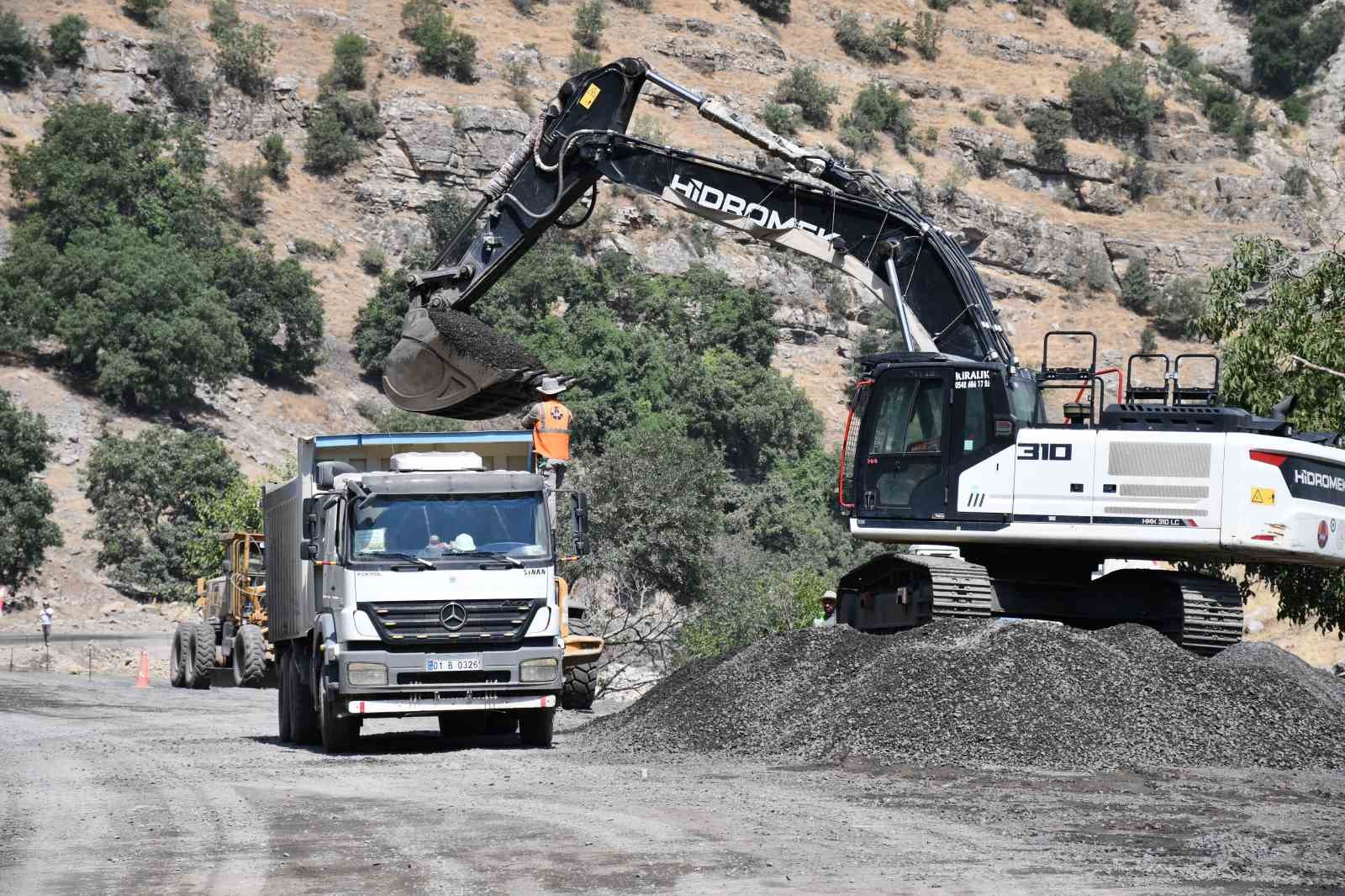sirnak-ta-vatandaslar-yol-yatirimlarindan-memnun