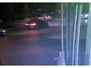 Cipten Kaçtı Otomobile Ve Ağaca Çarptı