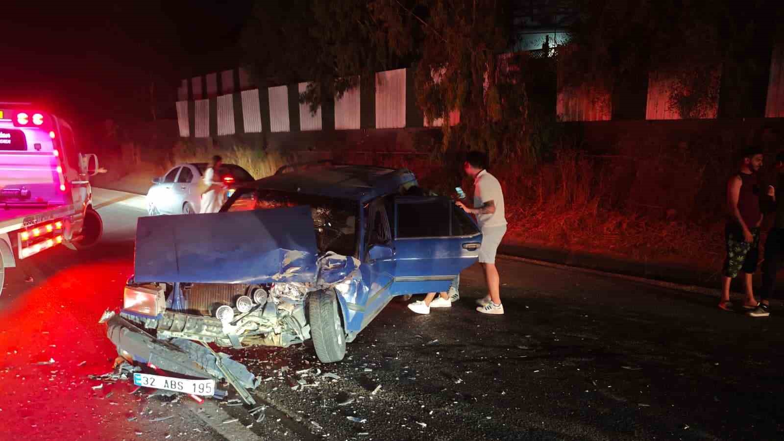 manavgat-ta-3-aracli-zincirleme-kaza-1-yarali