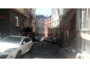 Beyoğlu’nda 5 Yaşındaki Çocuk İkinci Kattan Düştü