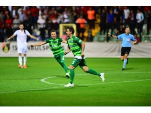 Bursaspor Taraftarının Karşısına Çıkıyor