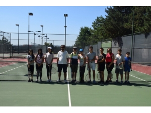 Çocuklar Yaz Boyunca Tenisle Buluşuyor