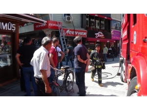 Kapalı Çarşıda Korkutan Yangın