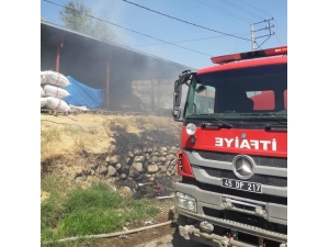 Salihli’de Çiftlik Yangını