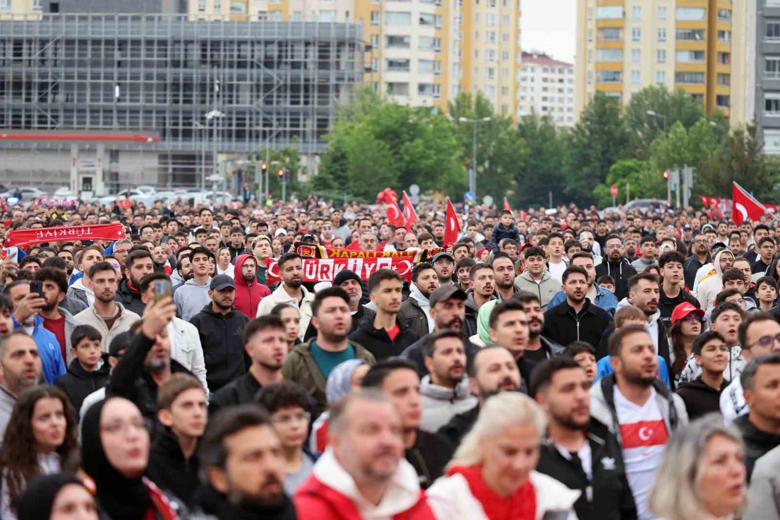 milli-heyecan-talas-ta-yurekleri-isitti