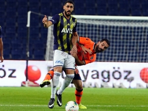 Süper Lig: Medipol Başakşehir: 0 - Fenerbahçe: 0 (Maç Devam Ediyor)