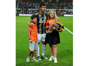 Başakşehir Emre Belözoğlu’nu Unutmadı