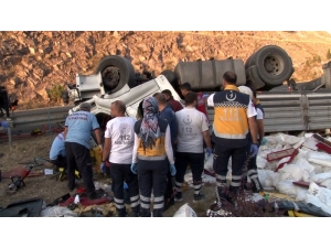 Başkent’te Takla Atan Tırın Sürücüsü Öldü