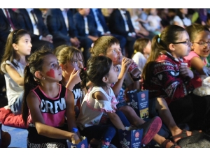 Karesili Vatandaşlar Atık Getirdi, Sinema İzledi