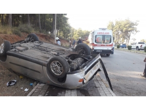 Virajı Alamayan Araç Takla Attı: 2 Yaralı