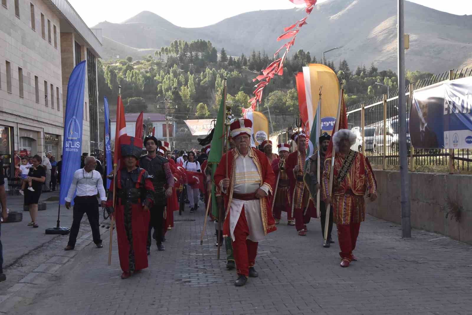 bitlis-in-kurtulusunun-110-yili-coskusu-kortej-yuruyusuyle-basladi