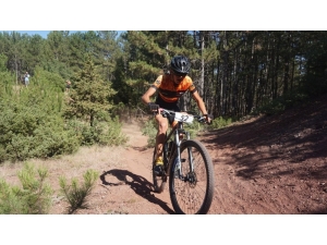 Eskişehir’de Genç Bisikletçiler Kıyasıya Yarıştı