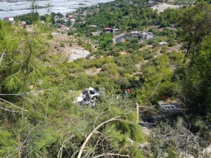 Kamyonet Şarampole Devrildi: 5 Yaralı