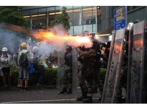 Hong Kong’da Molotoflu Eylem