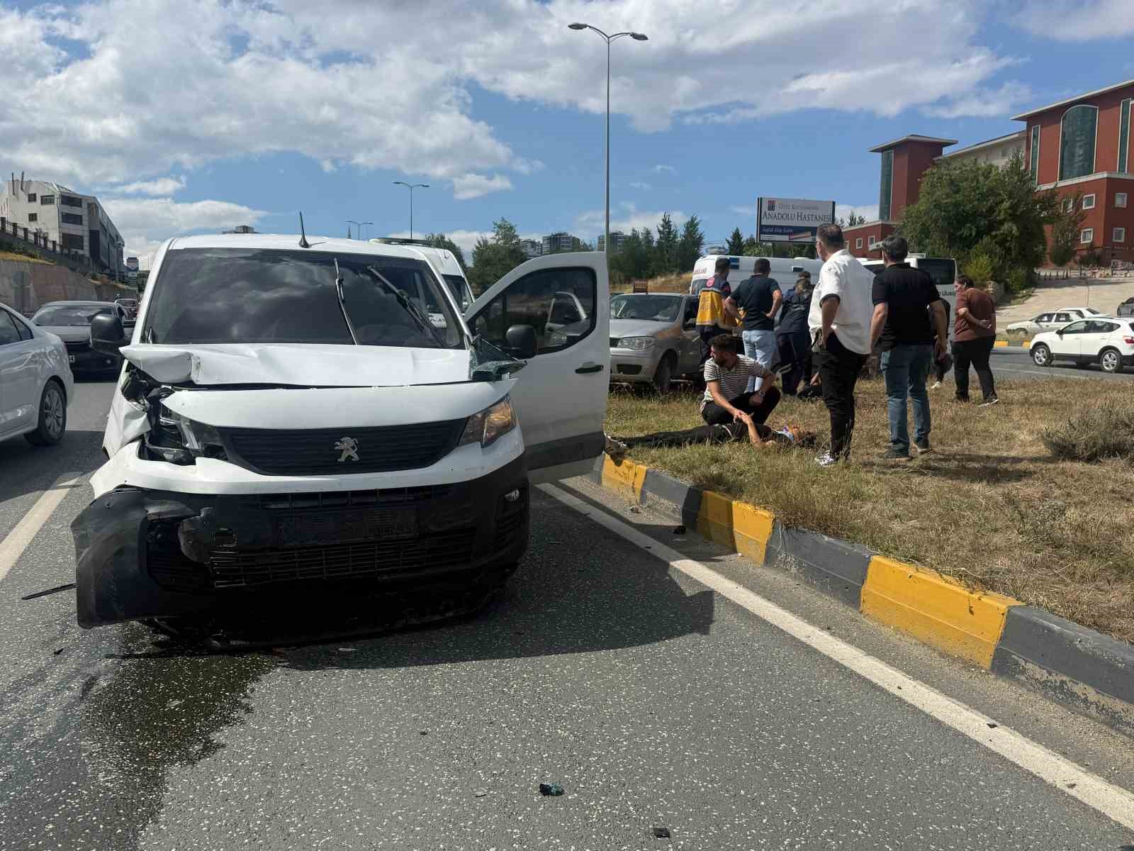 kastamonu-da-otomobil-ile-hafif-ticari-arac-carpisti-3-yarali