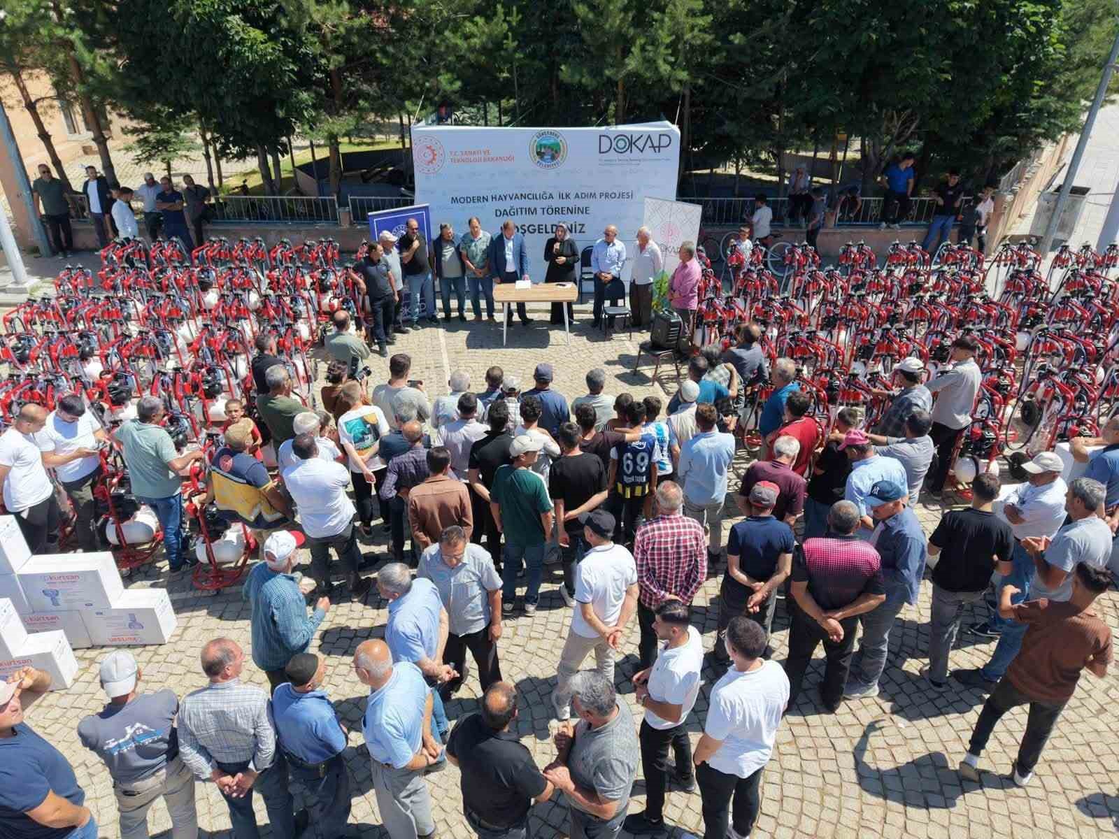 gokcedere-de-250-isletmeye-makine-ve-ekipman-dagitildi