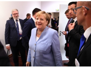 Merkel, İran’la Diplomatik Kanalların Açık Tutulmasını İstedi