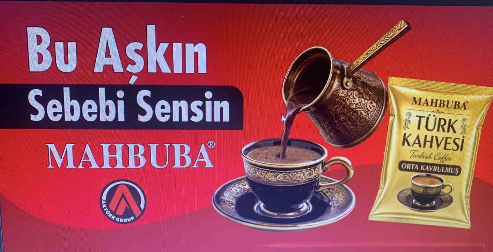 mahbuba-turk-kahvesiyle-kahve-tutkunlariyla-bulusuyor