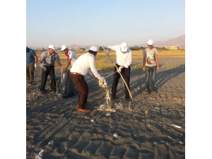 Mahalleliden Fidanlık Sahili Temizliği