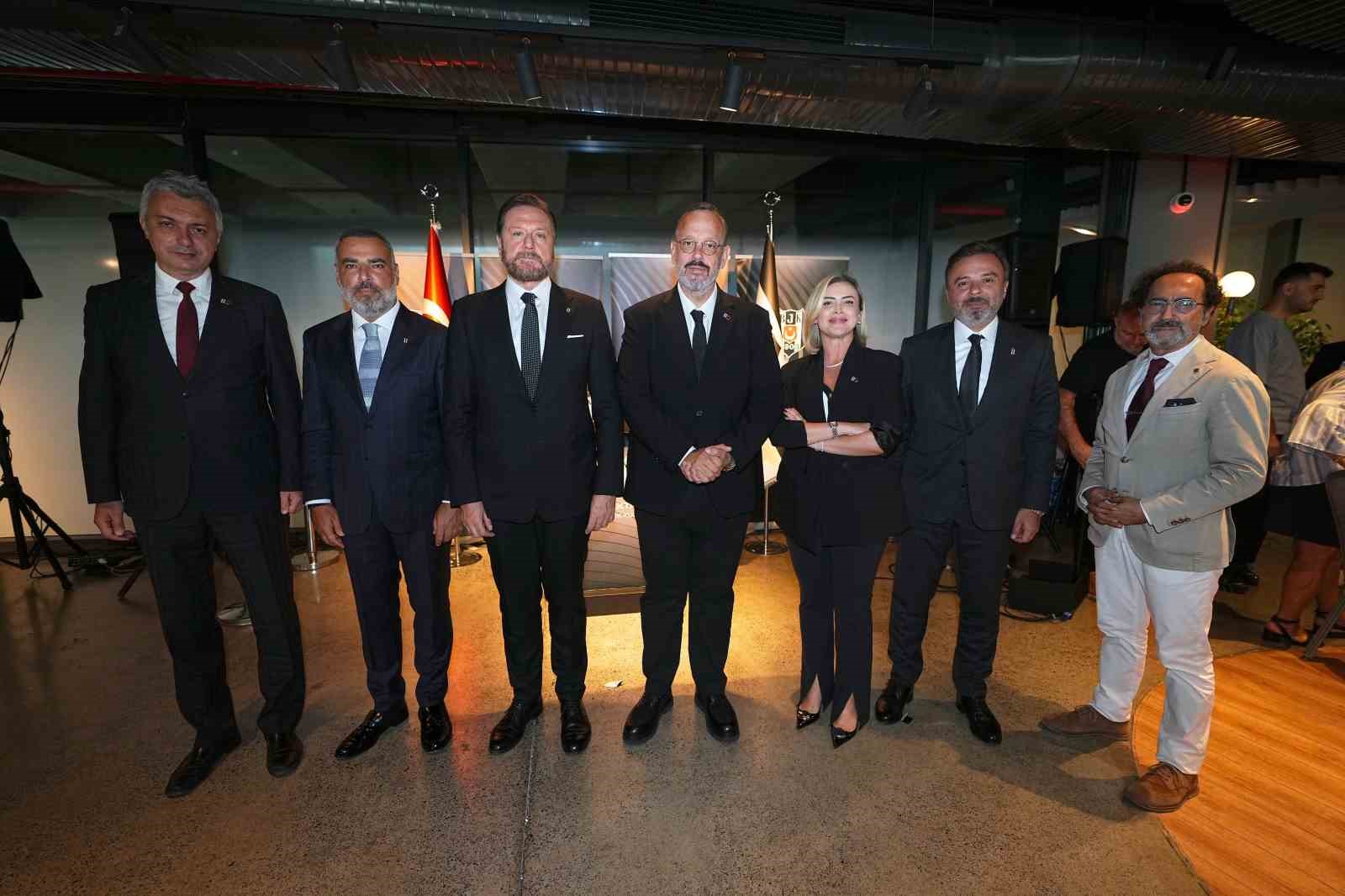 besiktas-yonetim-kurulu-uyeleri-bjk-kabatas-vakfi-okullari-nin-ogretmenlerini-tupras-stadyumu-nda-agirladi