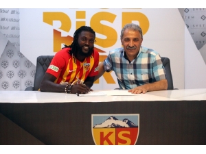 Kayserispor, Emmanuel Adebayor İle 1 Yıllık Sözleşme İmzaladı