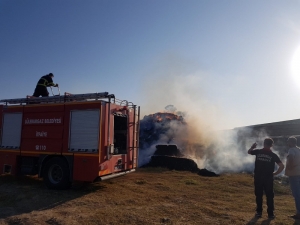 2 Bin Adet Saman Balyası Kül Oldu