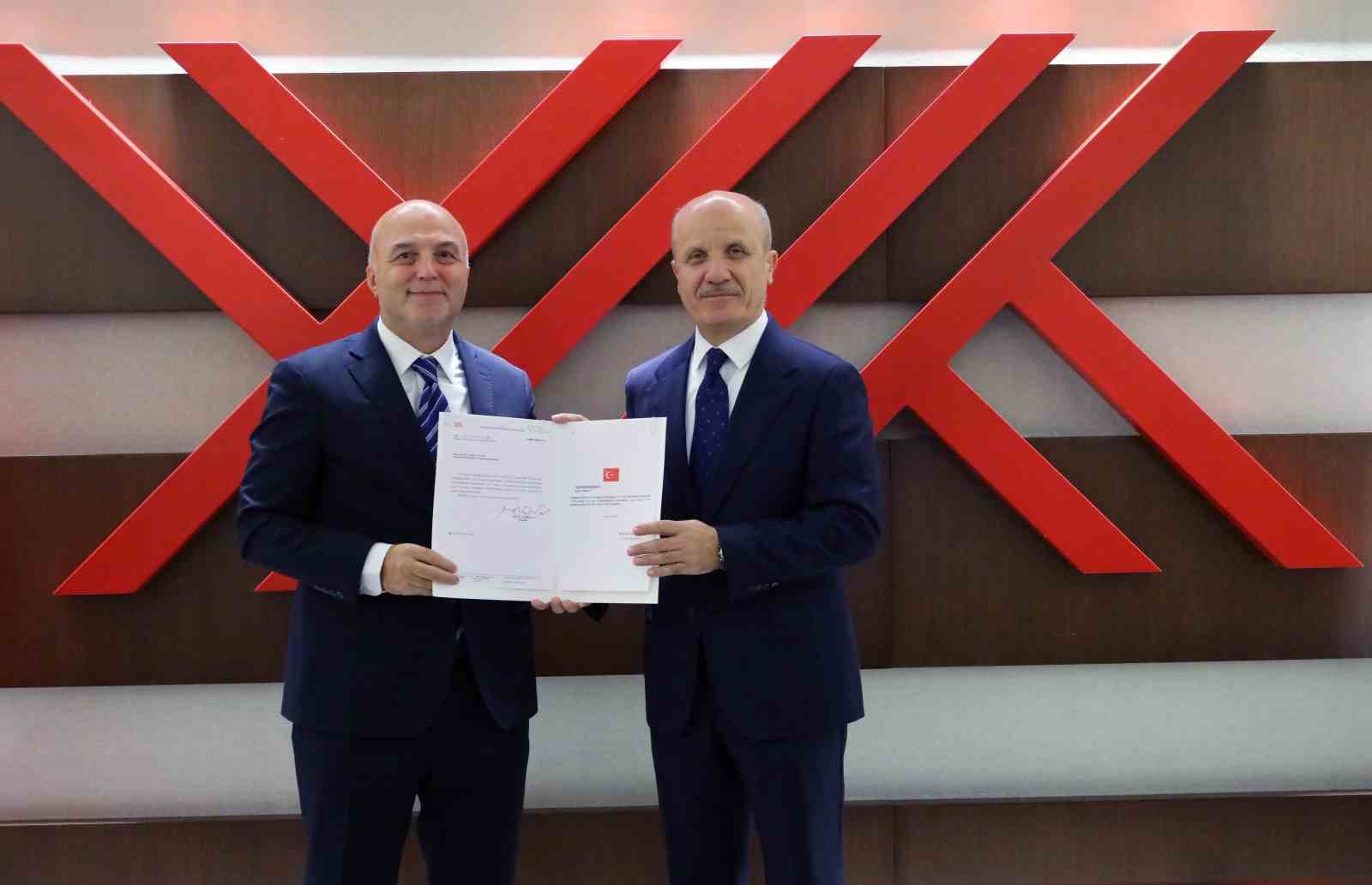 rektor-ulusoy-mazbatasini-yok-baskani-prof-dr-erol-ozvar-dan-aldi