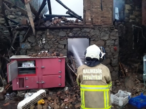Sındırgı’da Dam Küle Döndü
