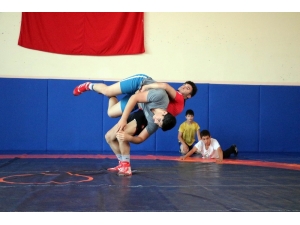 Milli Güreşçi Beytullah Kayışdağ, Rıza Kayalp’i Örnek Alıyor