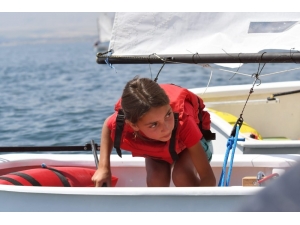 Karslı Yelkenciler Ahlat’tan Madalya İle Döndü