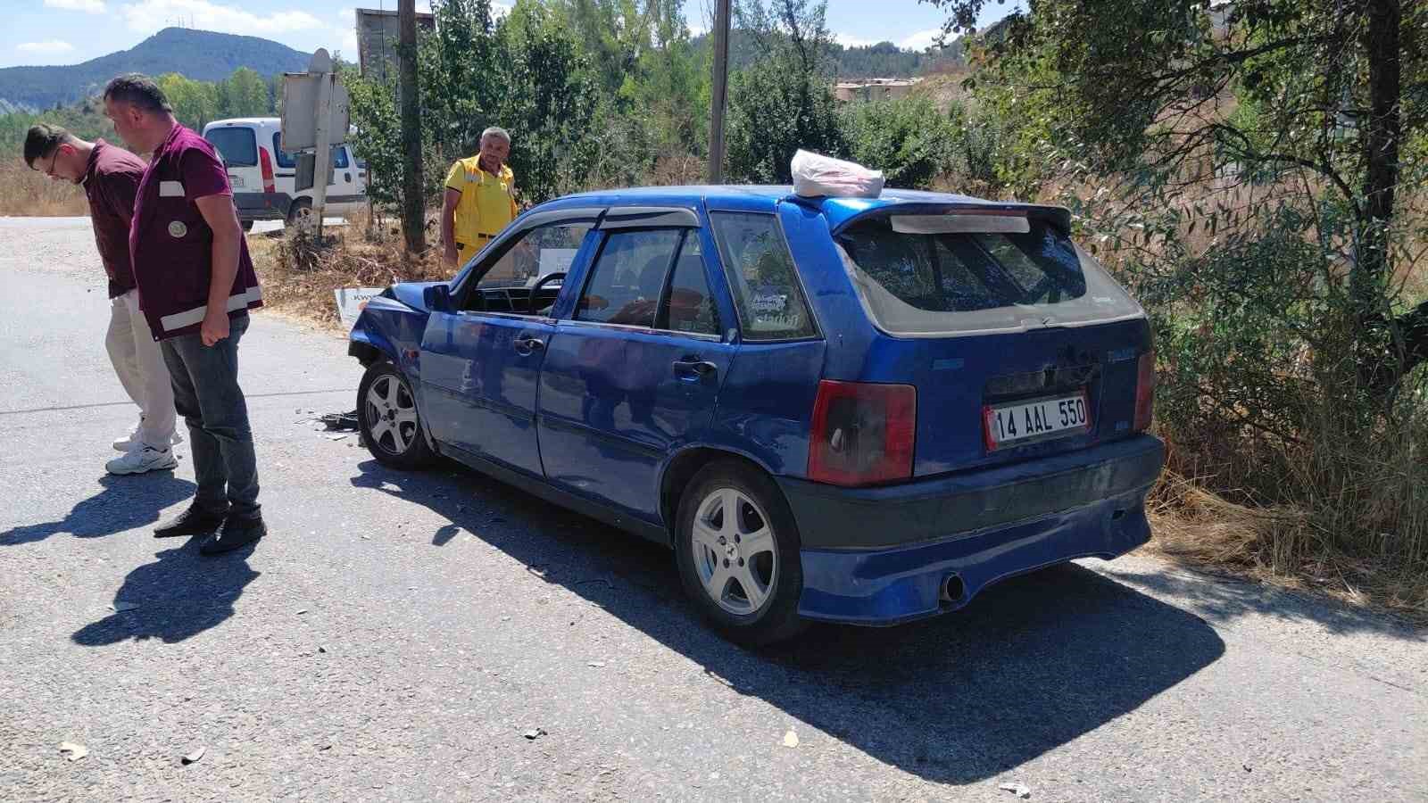 bolu-da-otomobille-carpisan-motosikletin-surucusu-yaralandi