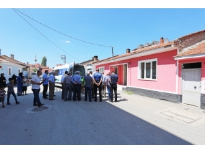 Komşularının Merak Ettiği Vatandaş Evinde Ölü Bulundu