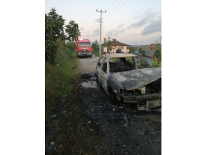 Seyir Halindeyken Alev Alan Araç Kullanılamaz Hale Geldi