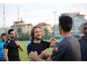 Alanyaspor’da Taha Yalçıner İle Yollar Ayrıldı