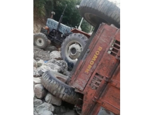 Freni Patlayan Traktör Dereye Yuvarlandı: 1 Ölü, 3 Yaralı